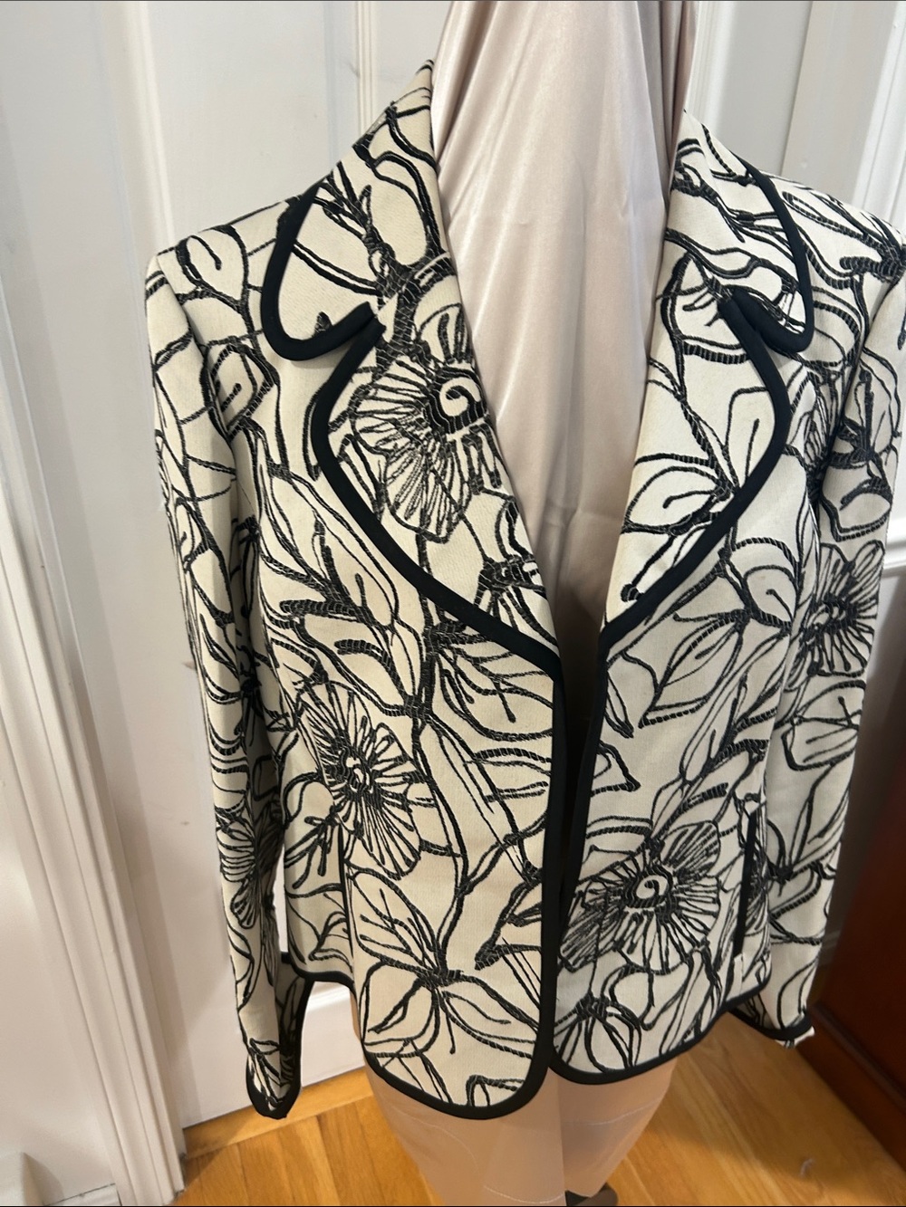 Ellen Tracy Black and White Floral Piped Blazer